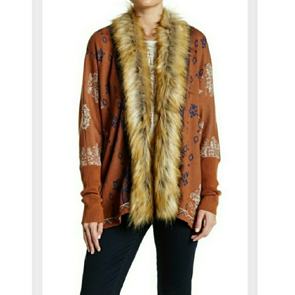 Flying Tomato Small Fir Trimmed Cartigan - Picture 2 of 6